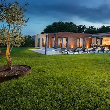 Alomarie By Villsy Villa *