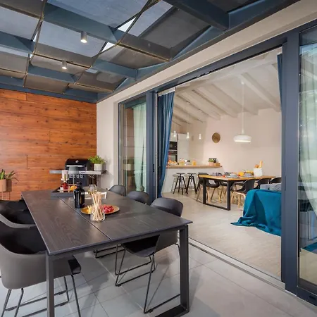 Alomarie By Villsy Villa *