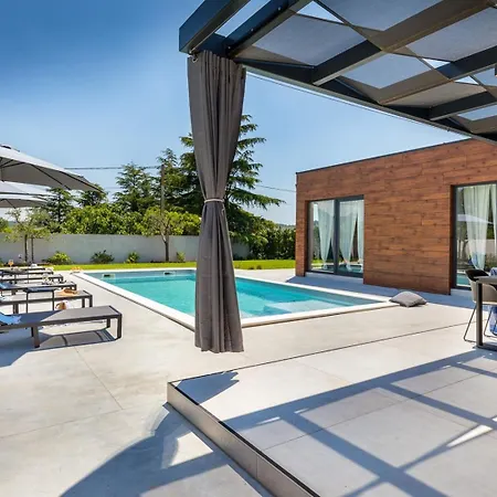 Alomarie By Villsy *